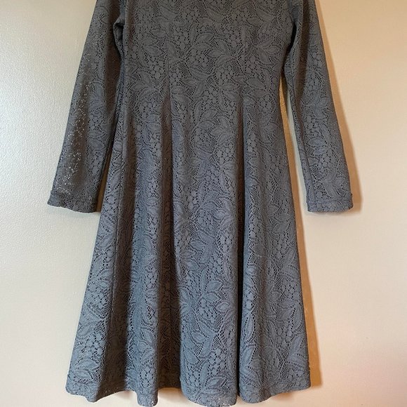 Grey Lace Dress - Picture 4 of 9